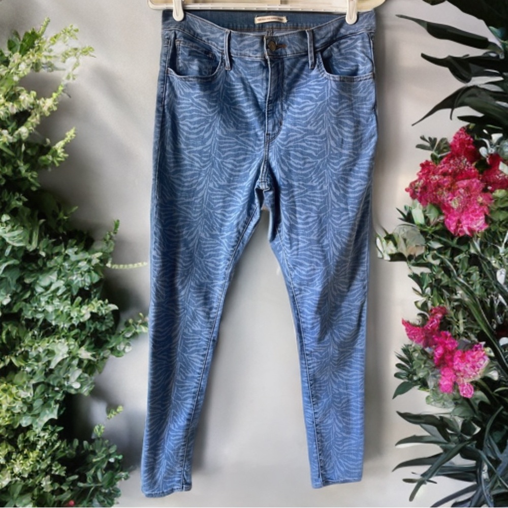 Levi’s High Rise Super Skinny Animal Print Jeans 32” Waist